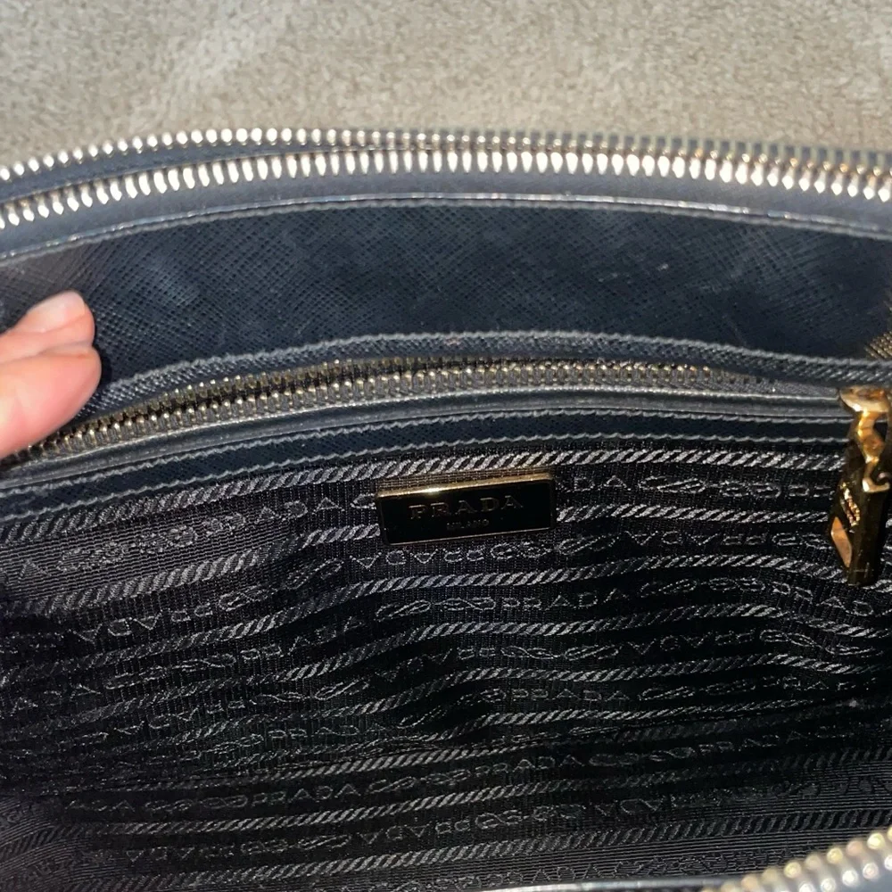 Black Prada handbag - Picture 4 of 6